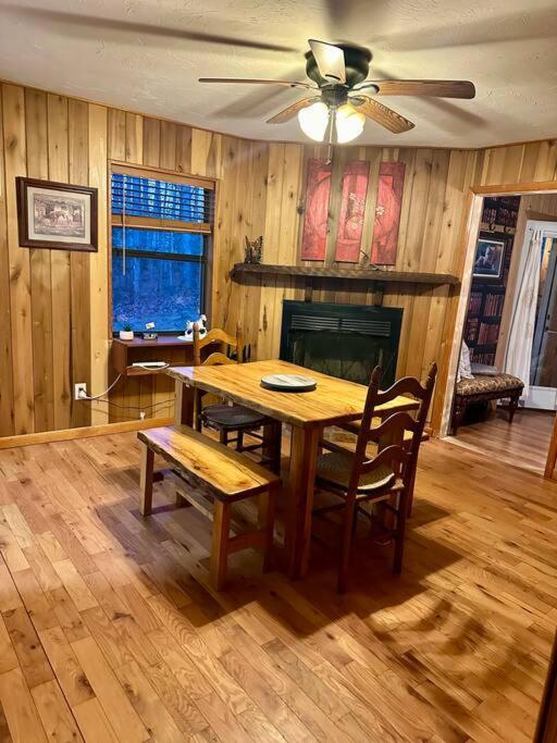 Beautiful & Peaceful Cabin W/ Deck Garden & Fire-Pit Murphy Ngoại thất bức ảnh